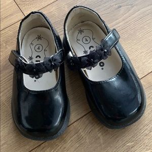 Girls black MaryJanes Toddler 4